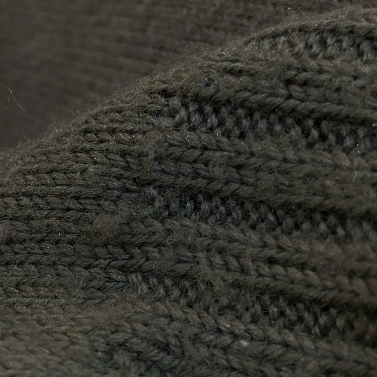 「Upcycled Socks Sweater」再構築タートルネックニット768686 - Image 10