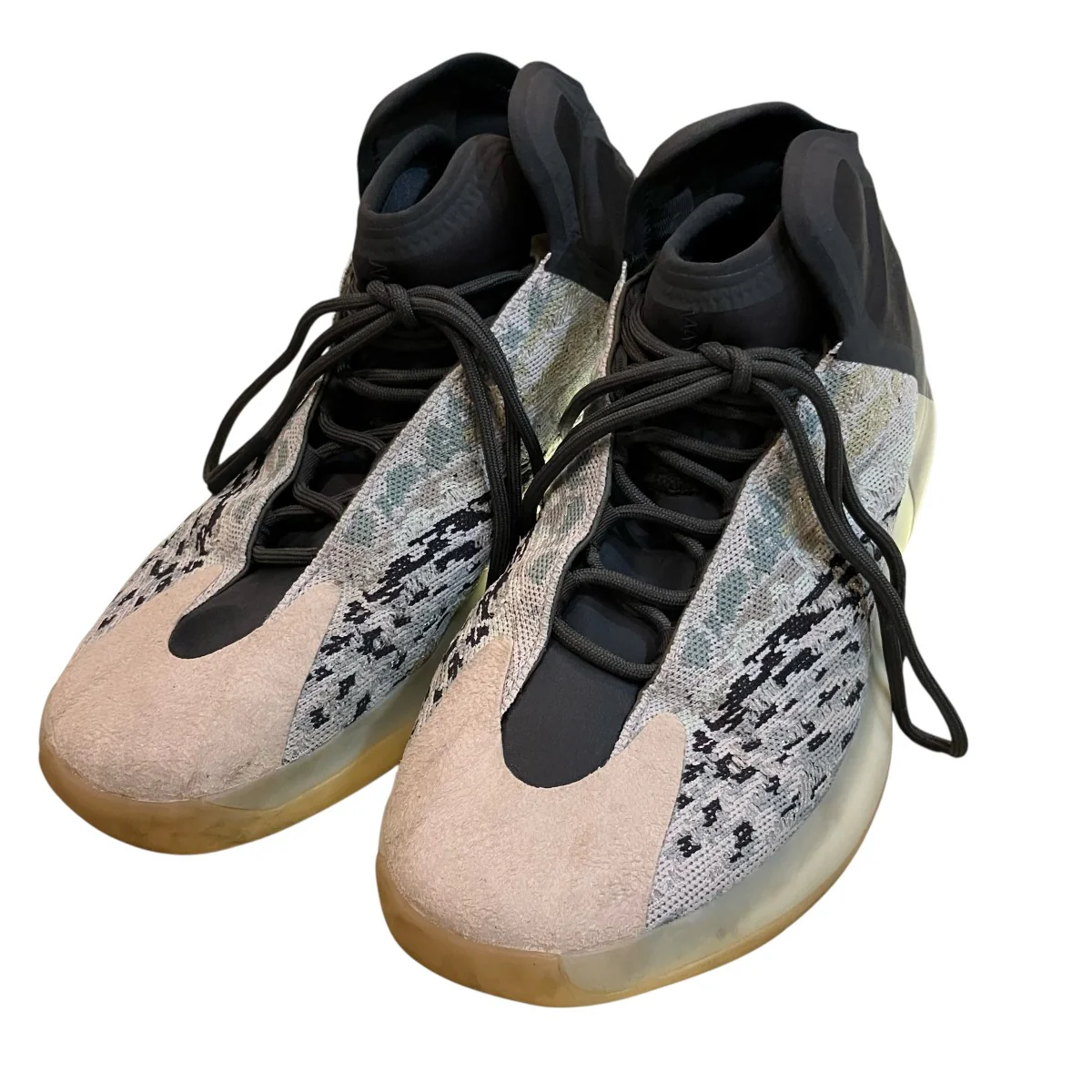 「YEEZY QNTM」ハイカットスニーカーGY7926
