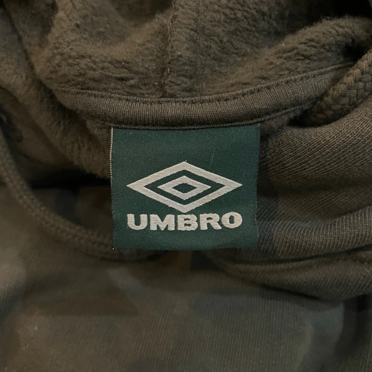 「OG LOGO MASK HOODIE ARMY GREEN」フロント刺繍パーカー - Image 5