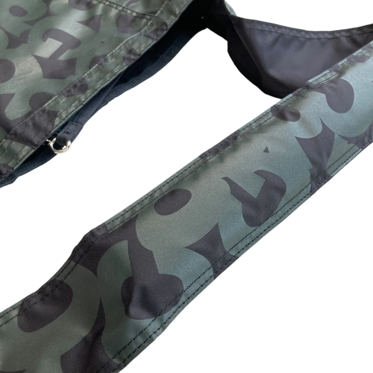 CDG総柄ショルダーバッグ ニュースペーパーバッグOM-K202 - Image 8