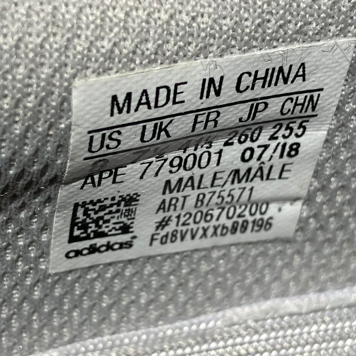 YEEZY BOOST 700スニーカーB75571 - Image 6