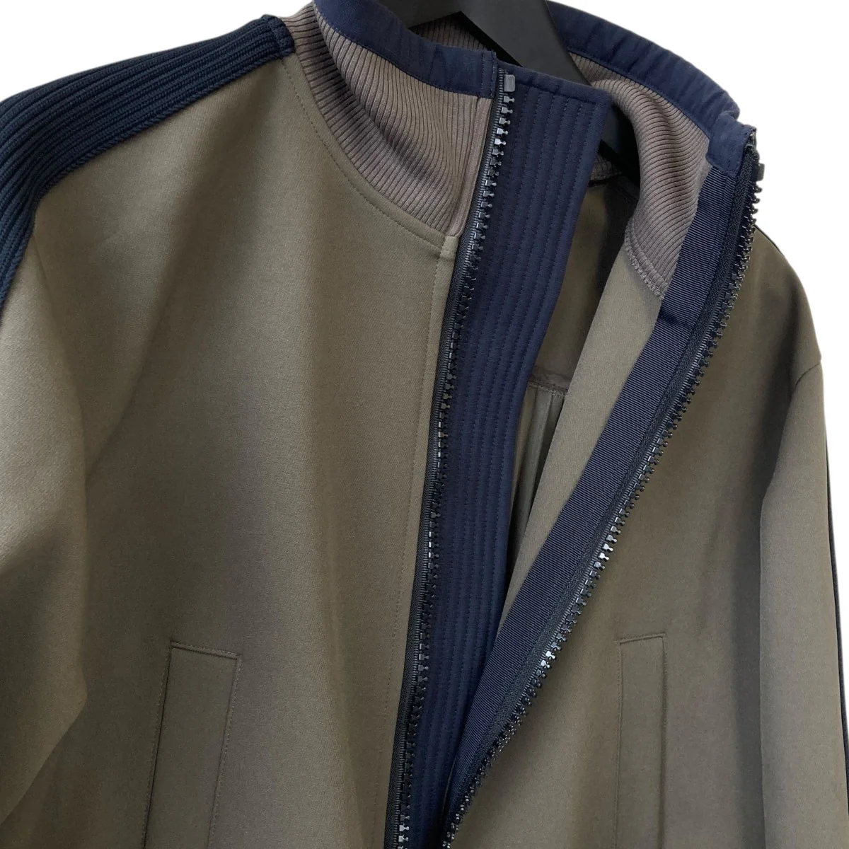 Matelasse Twill Blousonバックプリーツ ジップブルゾンSCW-275 - Image 4
