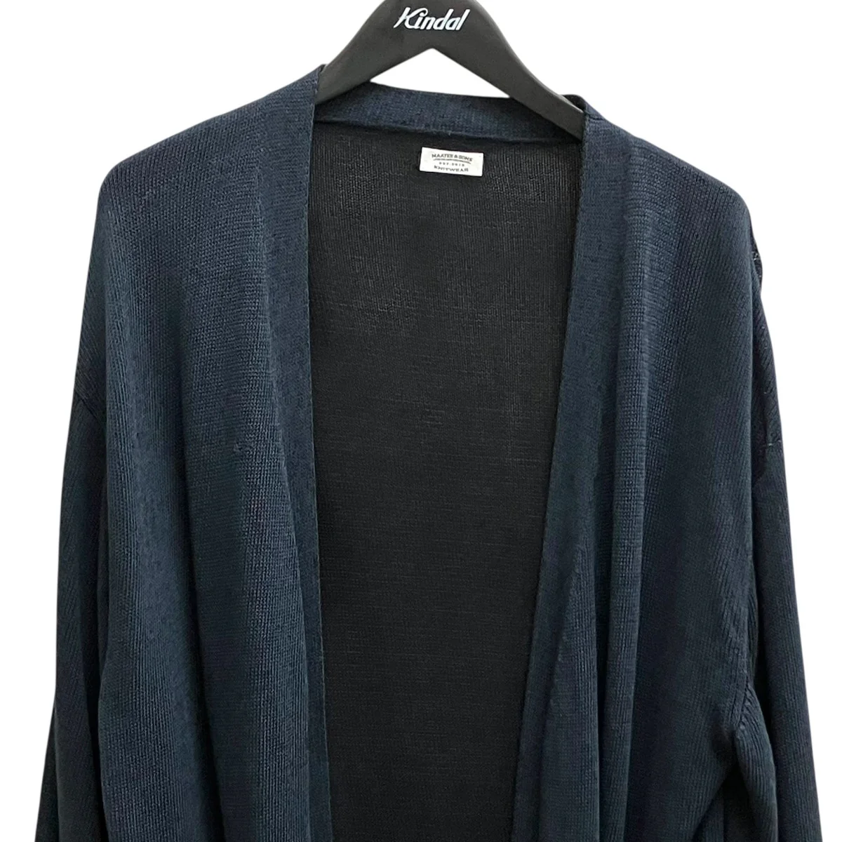 NB V Cardigan SweaterカーディガンMT2103-0102 - Image 3