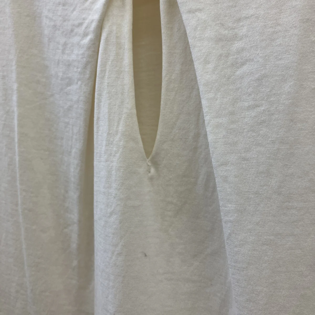 ピン付きTシャツ - Image 4