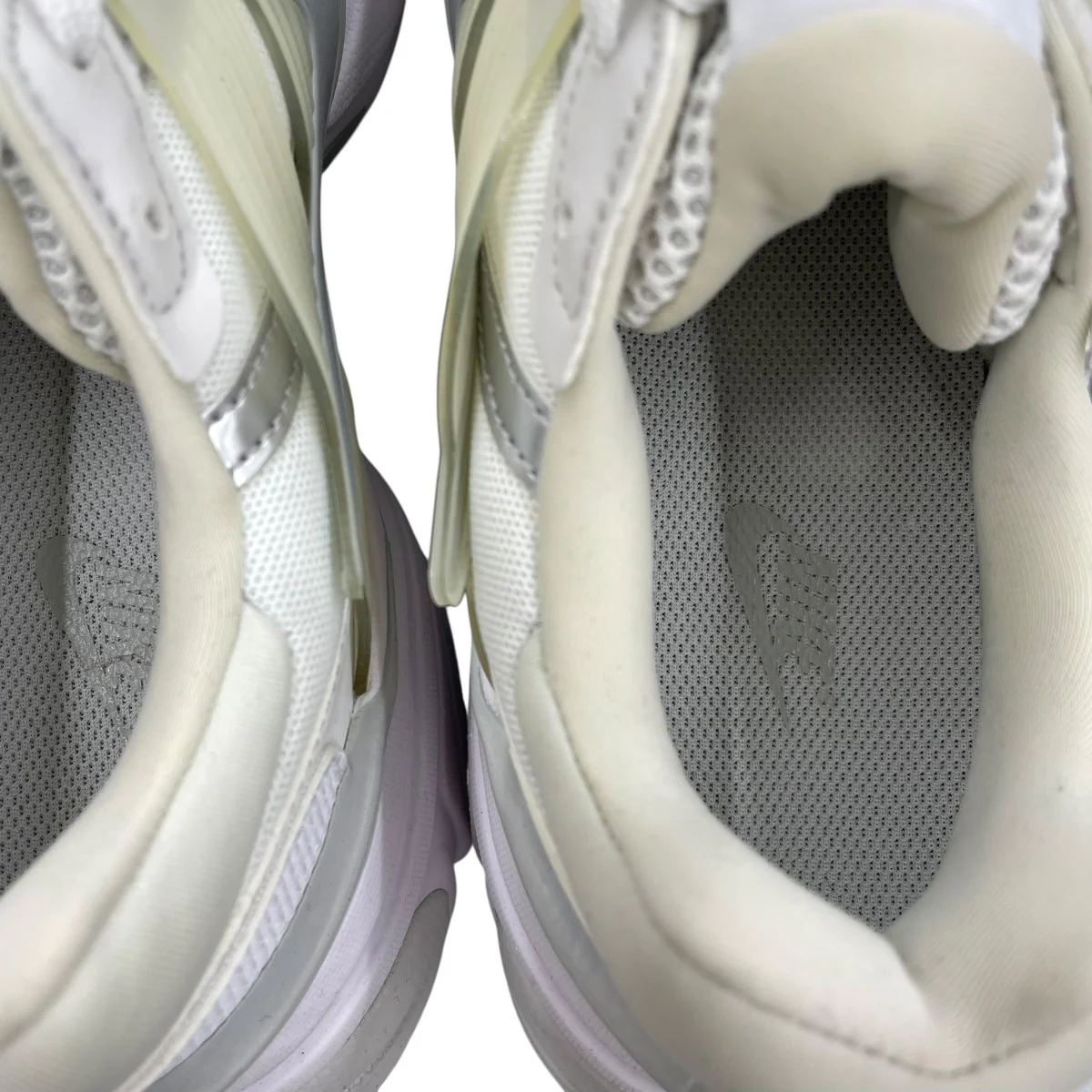 W V2K RUNスニーカーFD0736-104 - Image 5