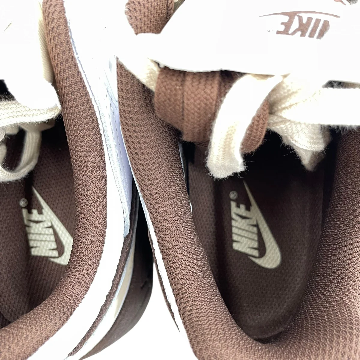 Zoom Field JaxxスニーカーHQ3073-100 - Image 5