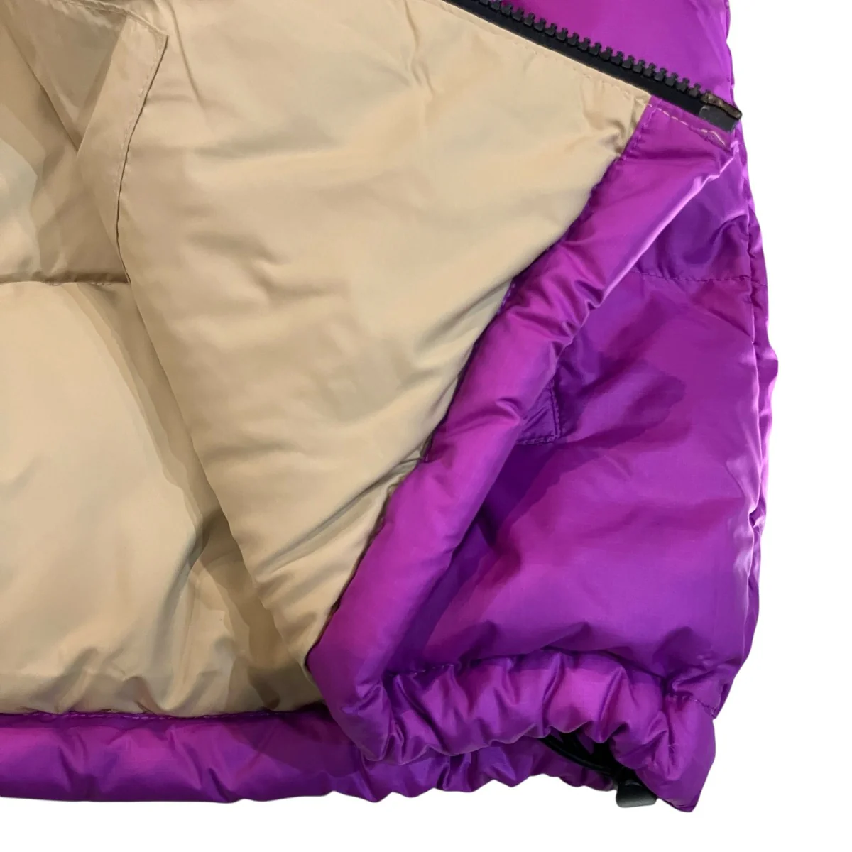 「1996 RETRO NUPTSE VEST」ダウンベストNF0A3JQQ - Image 4
