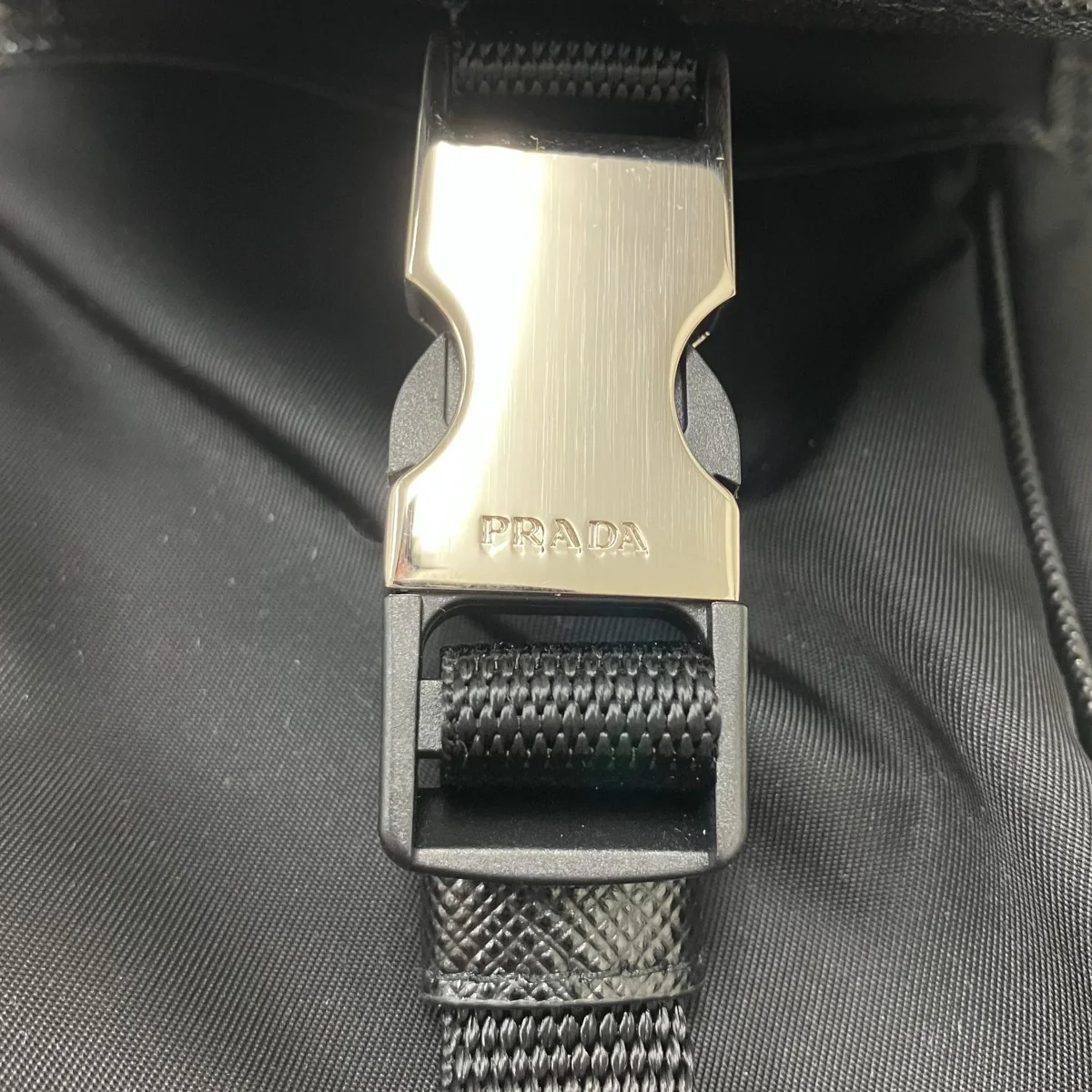 サフィアーノレザー スマートフォンケース ショルダーバッグ - Image 4
