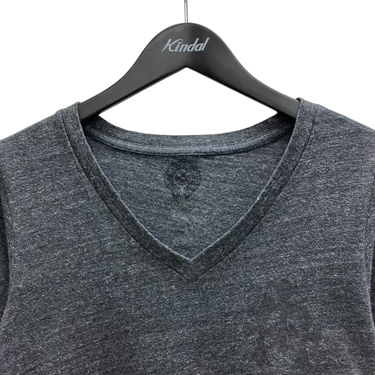 VネックTシャツ - Image 3