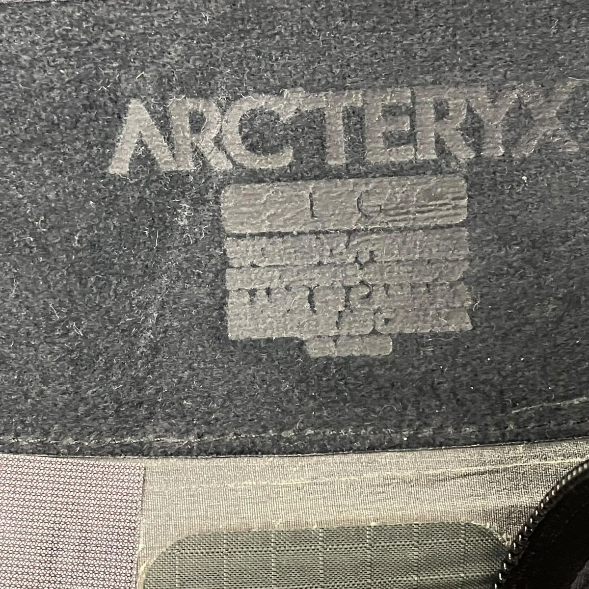 Theta AR Jacket ナイロンジャケット - Image 5