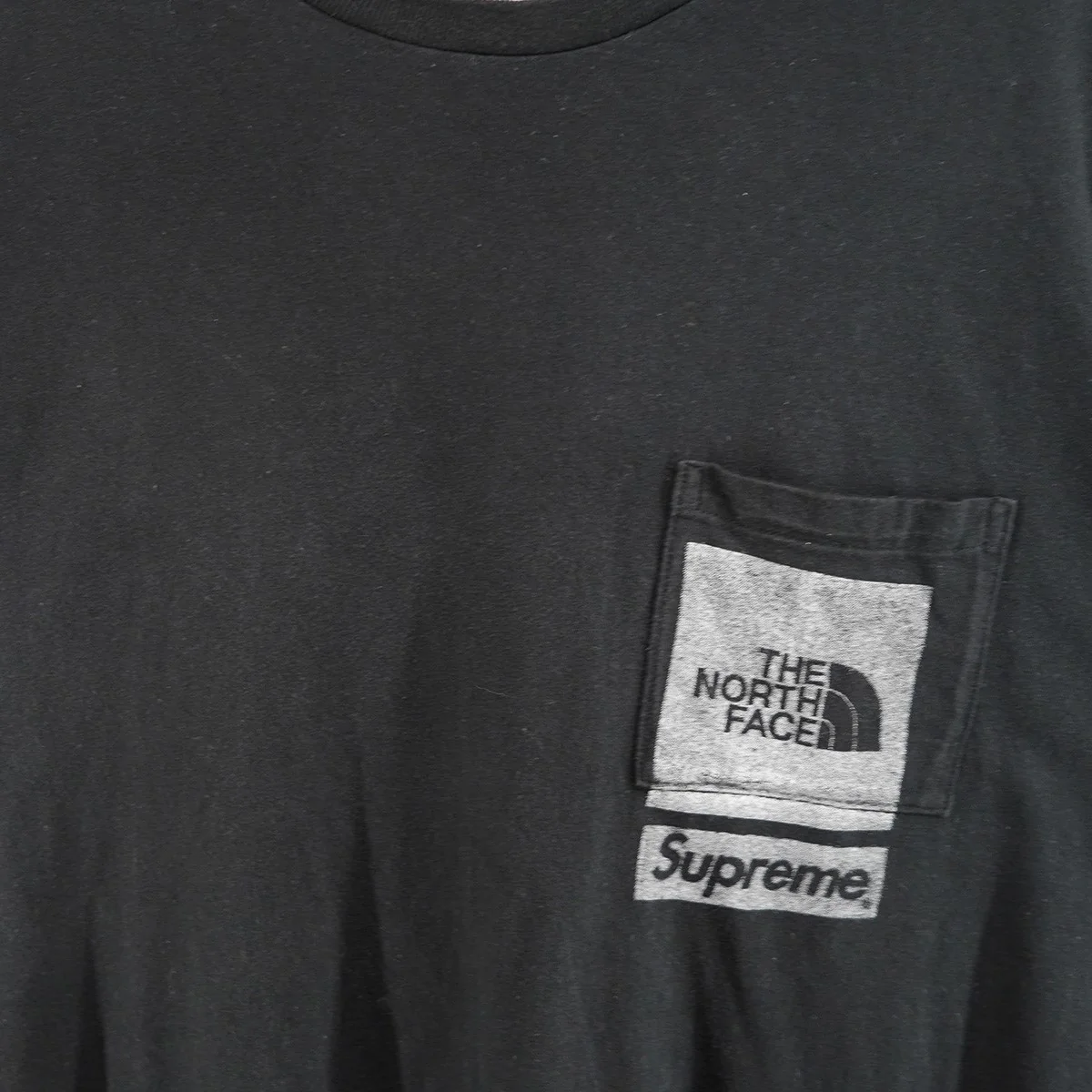 23SS The North Face Printed Pocket Teeコラボ ロゴ ポケット Tシャツ - Image 3