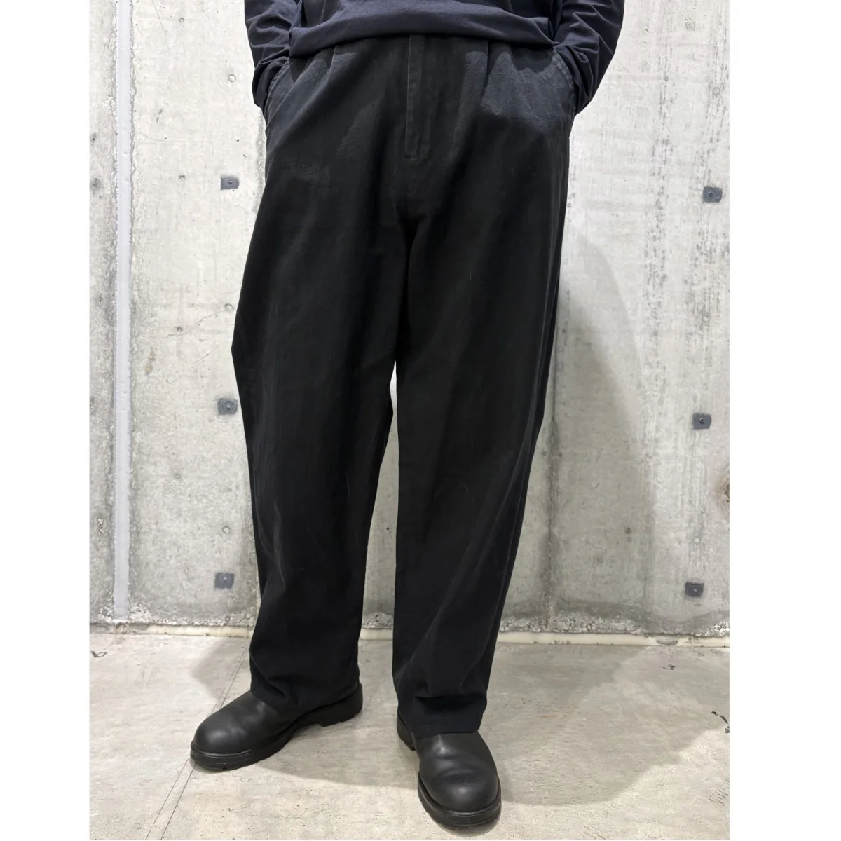 One Tuck Wide Chino Pantsバイオウォッシュ加工ワイドチノパンツ - Image 2