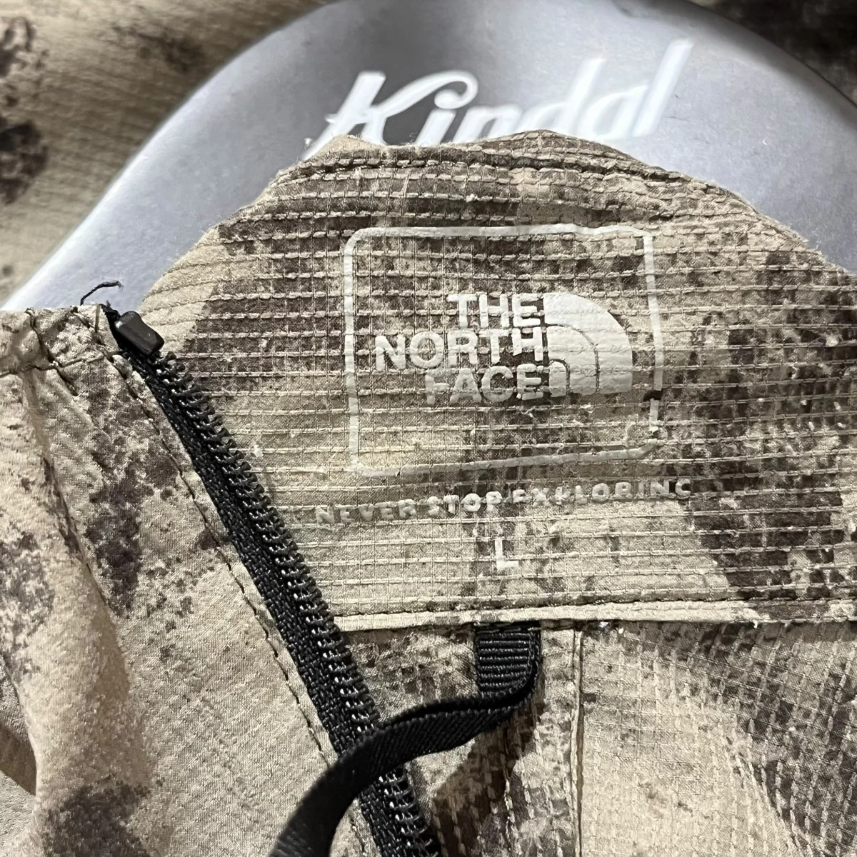 マウンテンパーカーNP71983 Novelty Swallowtail Vent Hoodie - Image 4