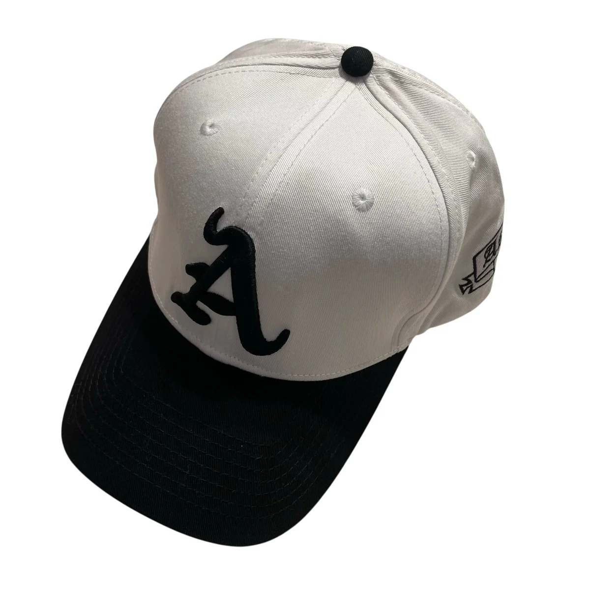 A INITIAL SNAPBACKキャップ